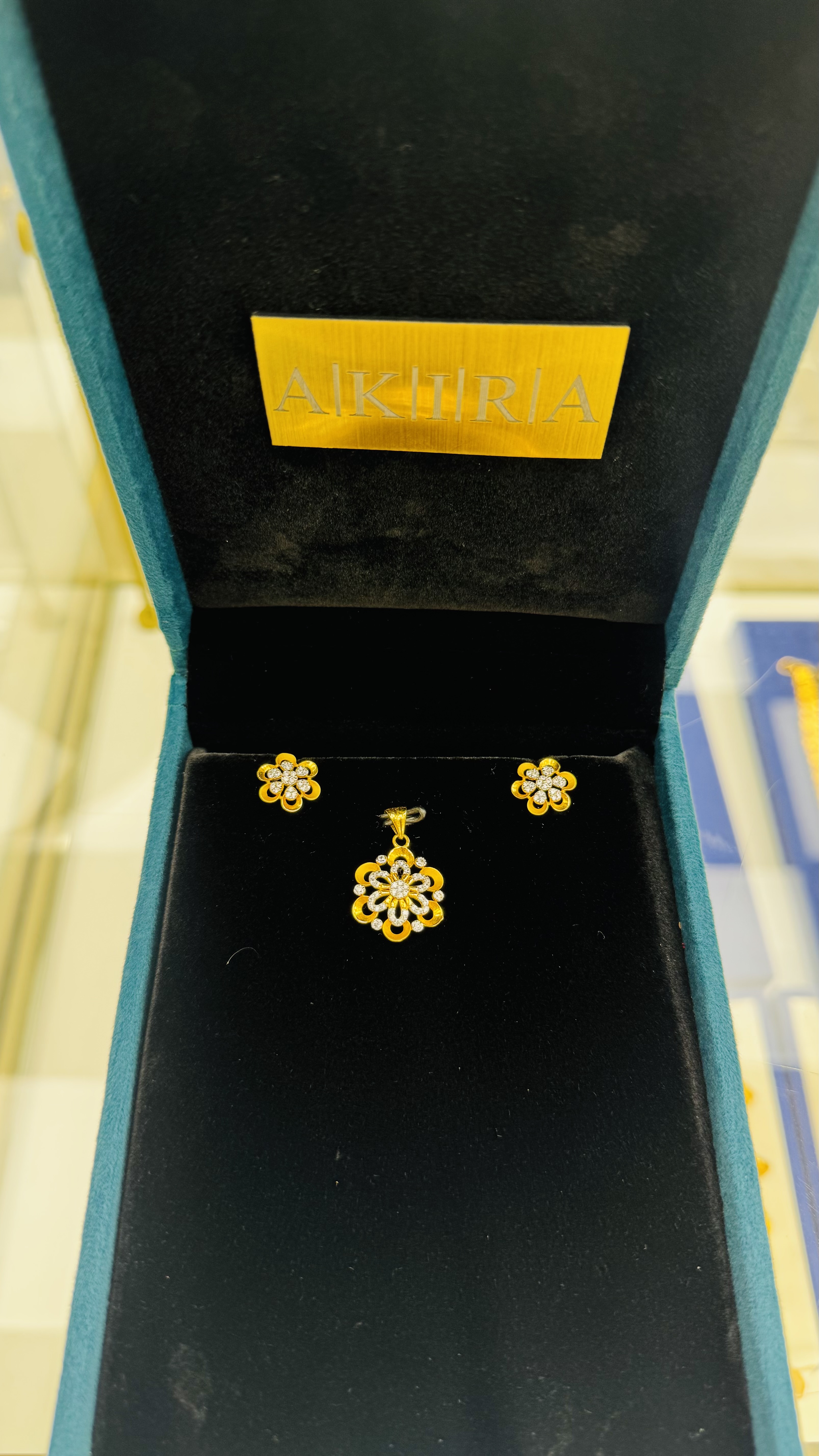 Women Pendant Set 4.78g