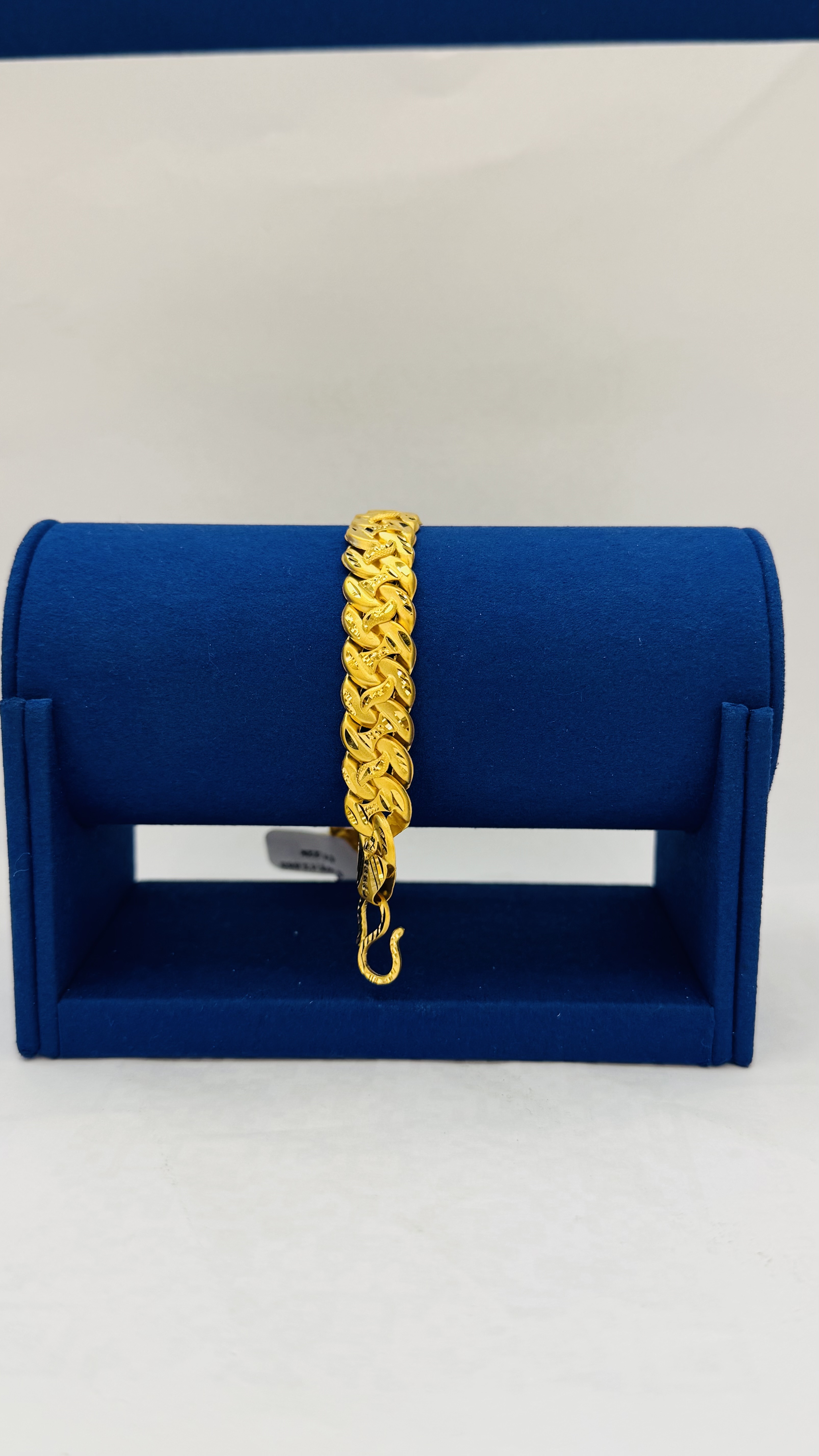 https://akirajewellery.com/product/Men%20Bracelet%2010.23g