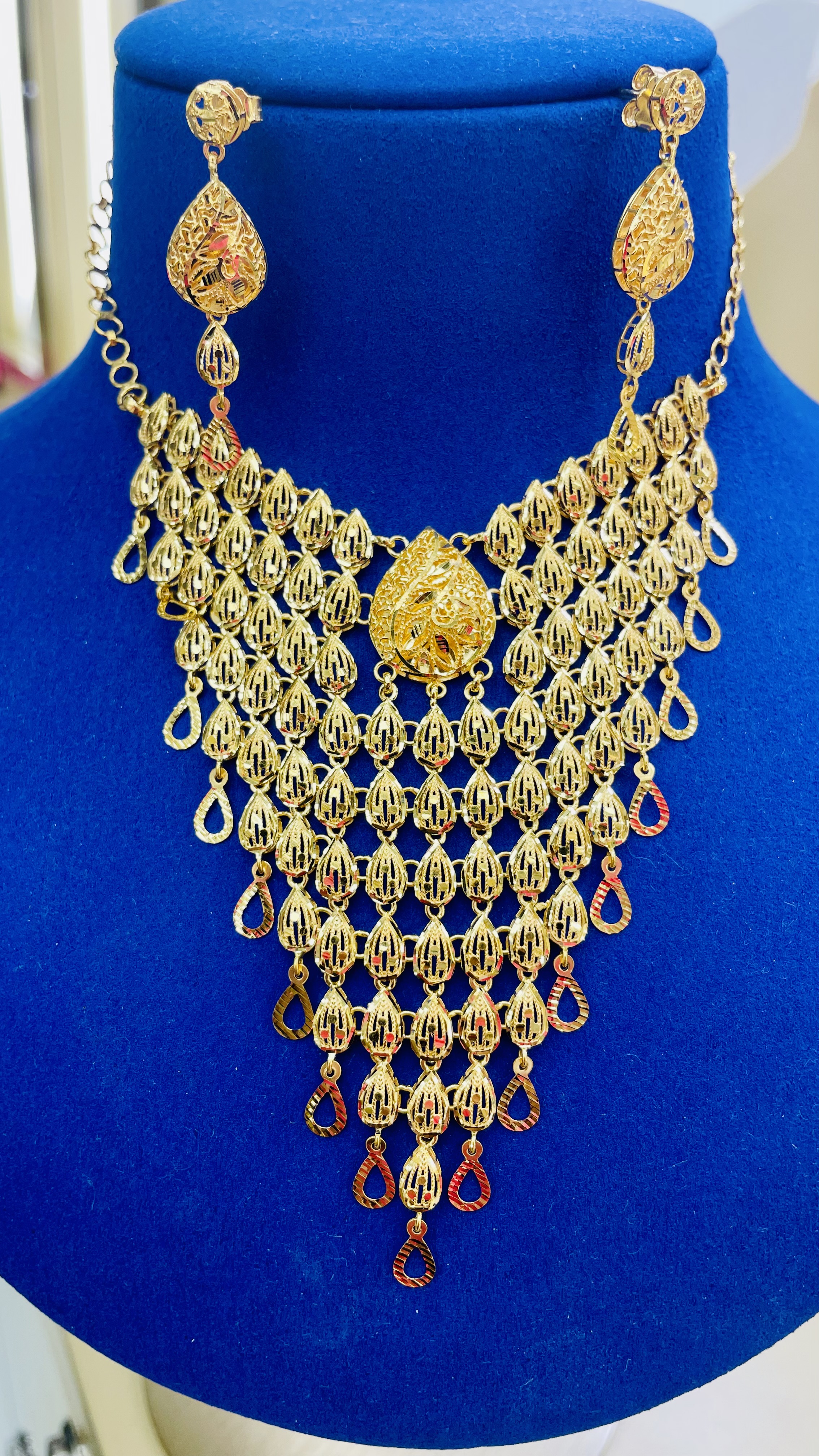Women necklace 39.85 g