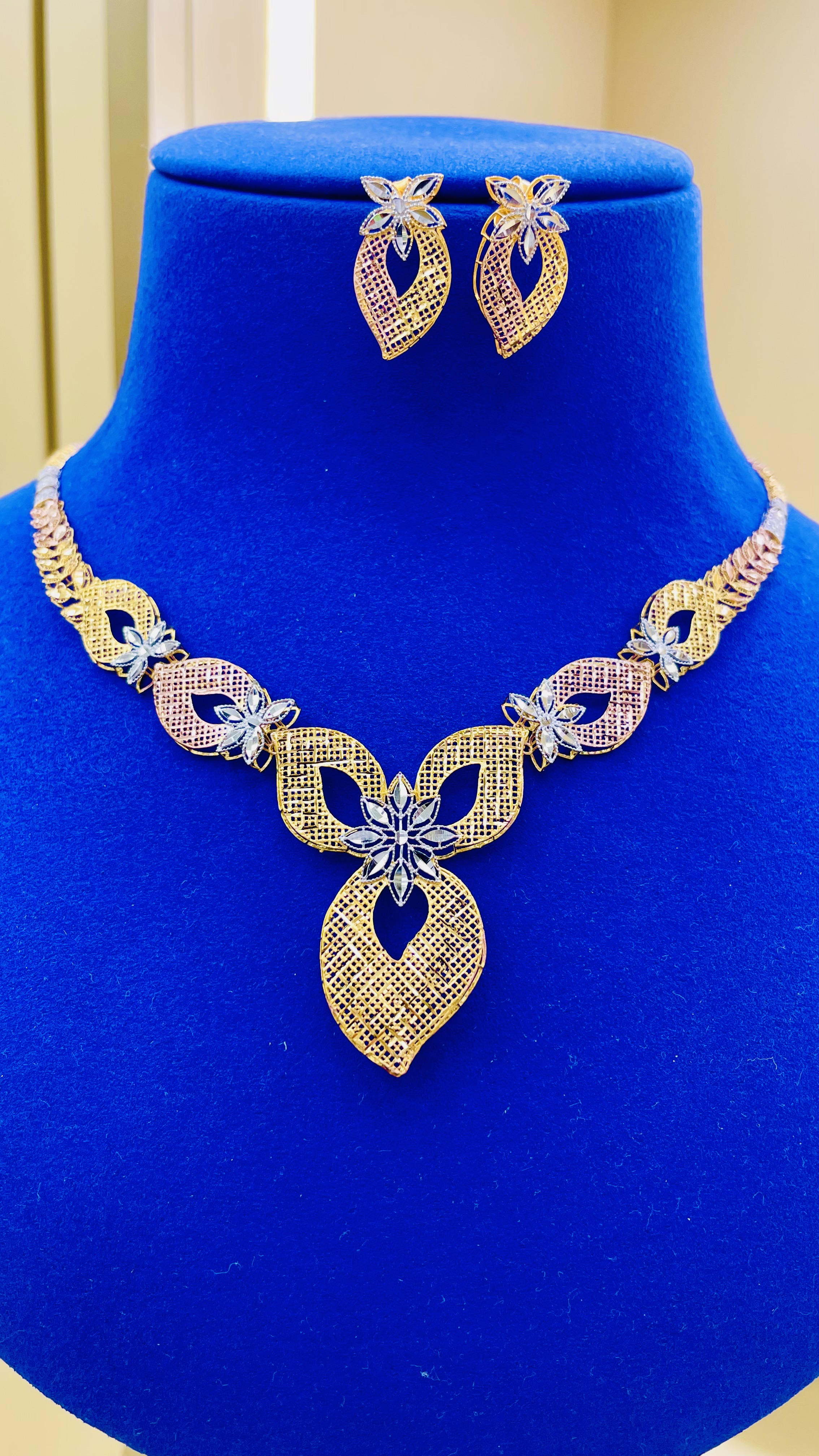 Women necklace 14.87 grams