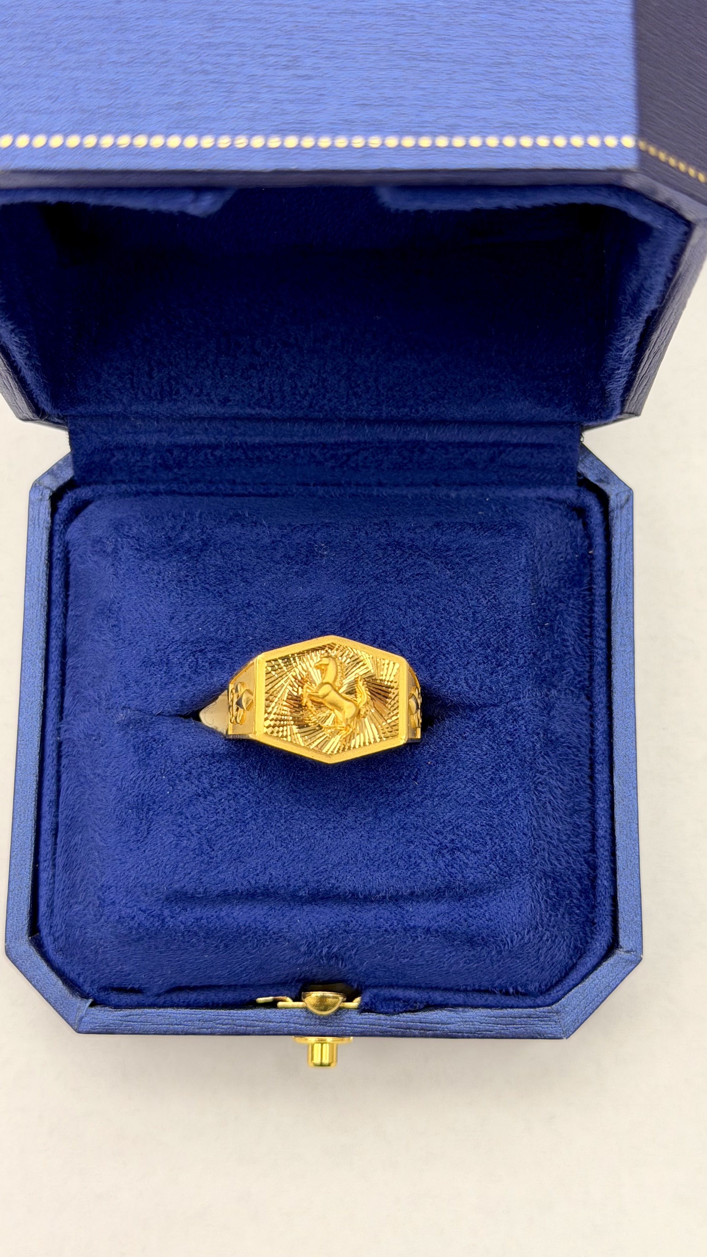 https://akirajewellery.com/product/Men%20ring4.549