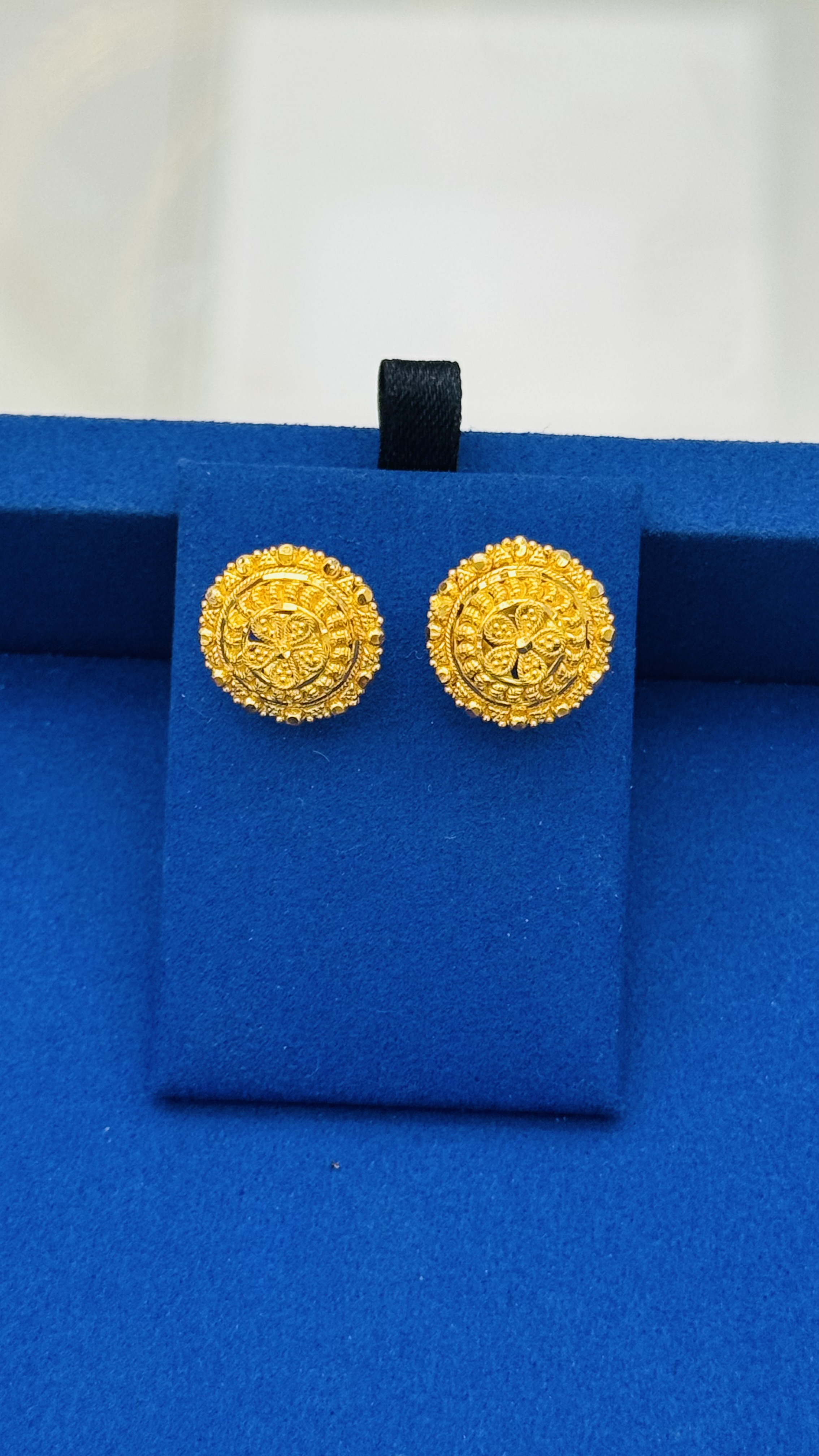 Women Studs 5.00g