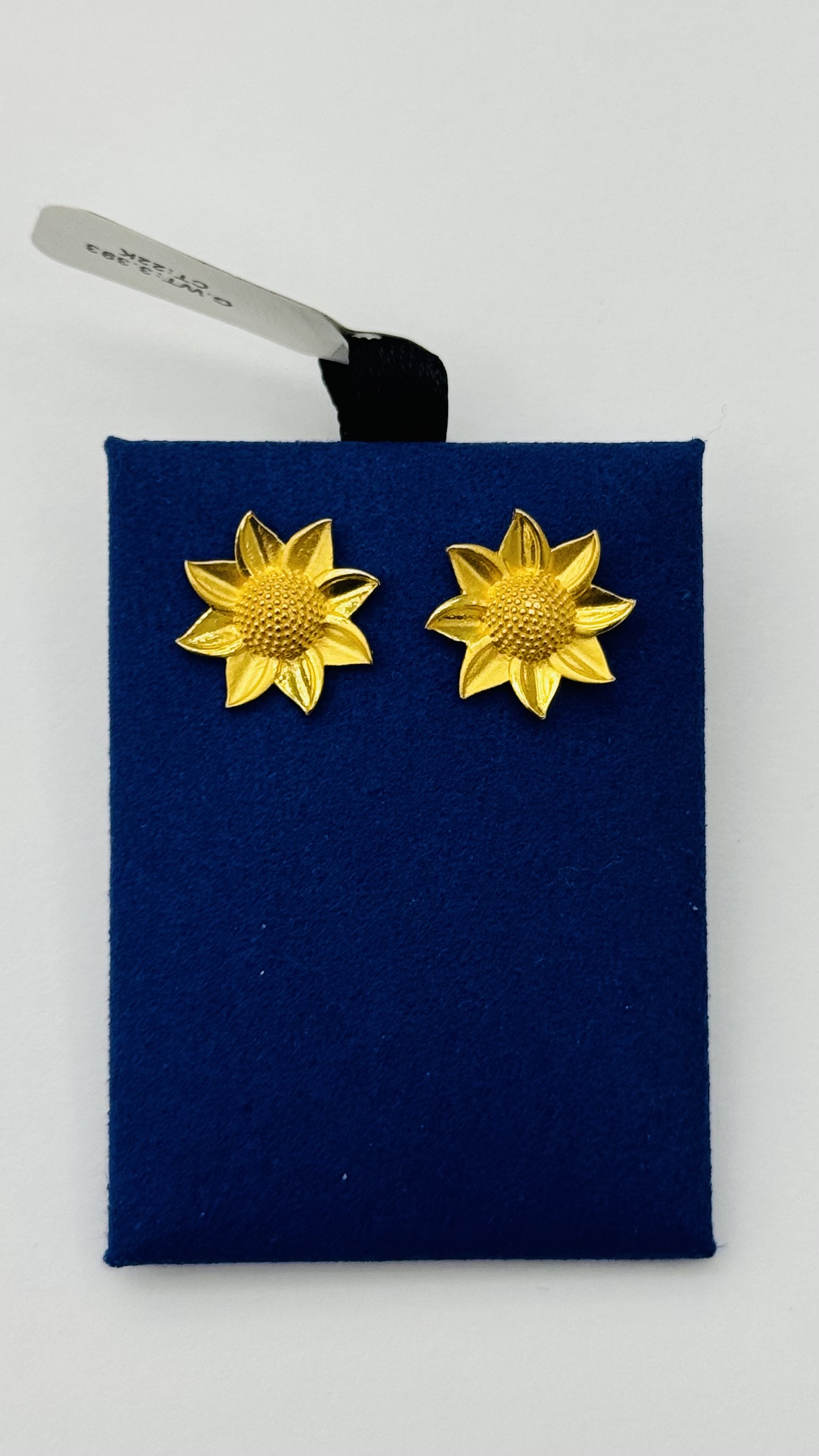 Women studs 3.39g