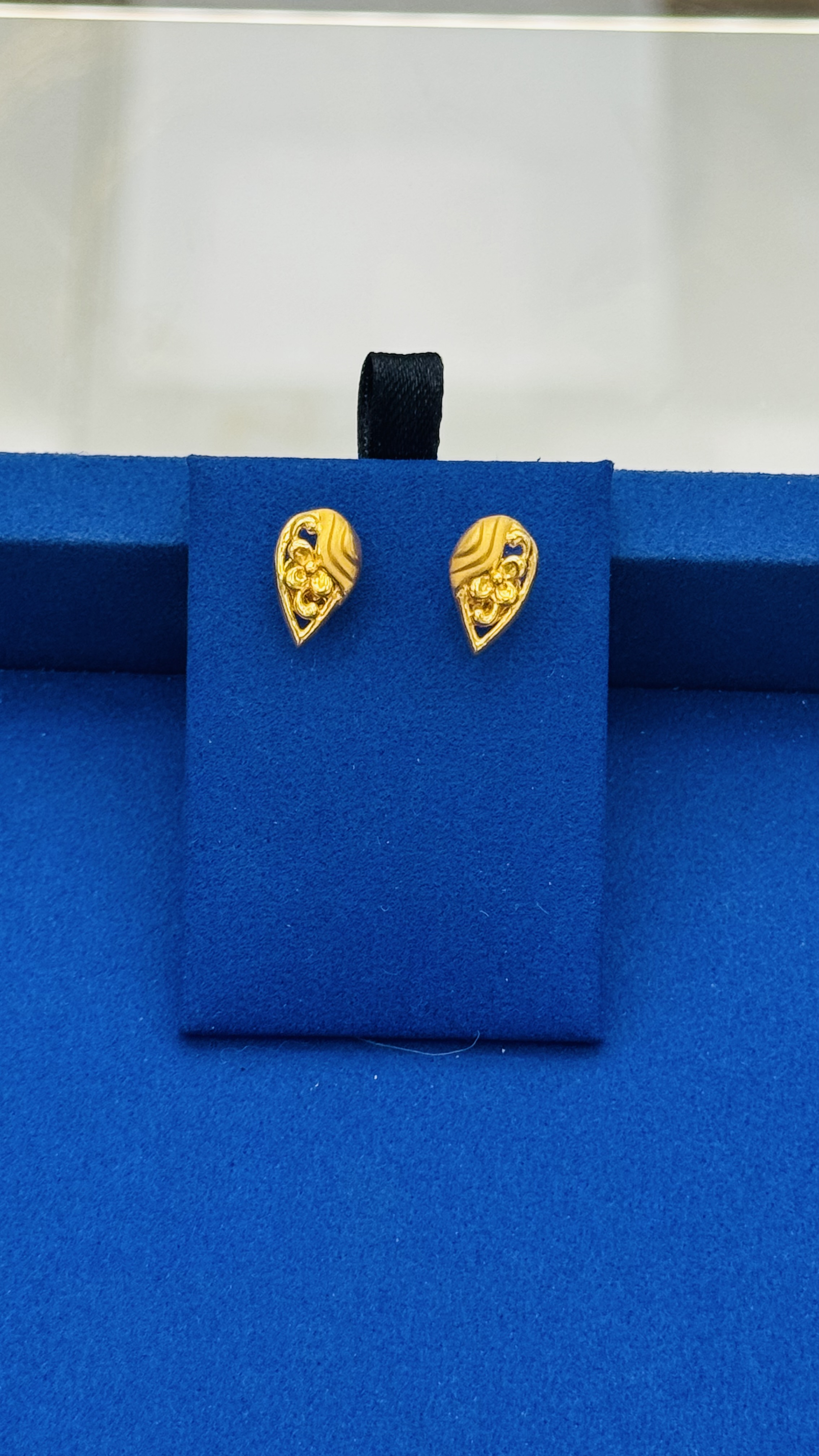 Women Studs 2.91g