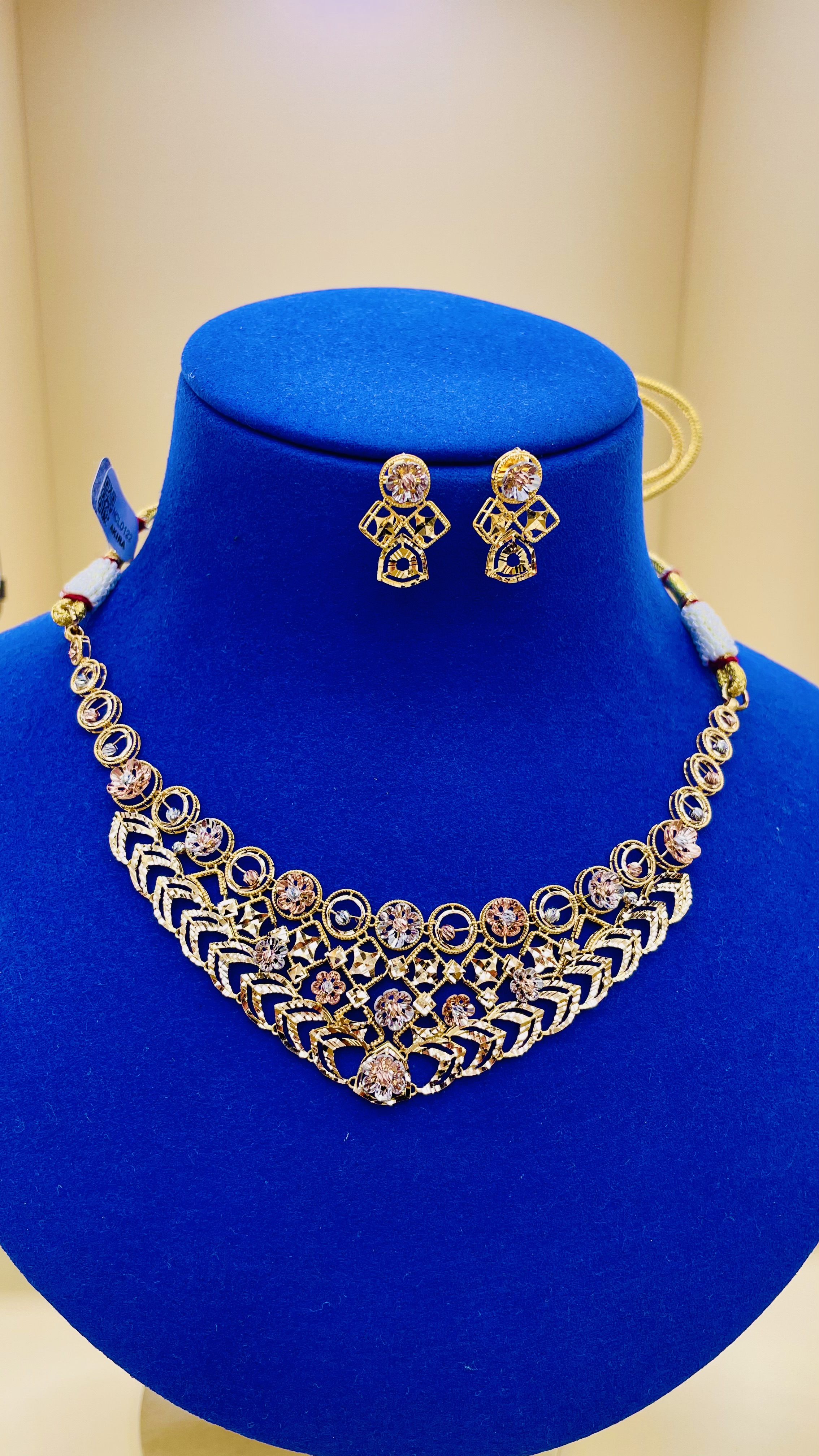 https://akirajewellery.com/product/Women%20necklace%2019.40%20grams