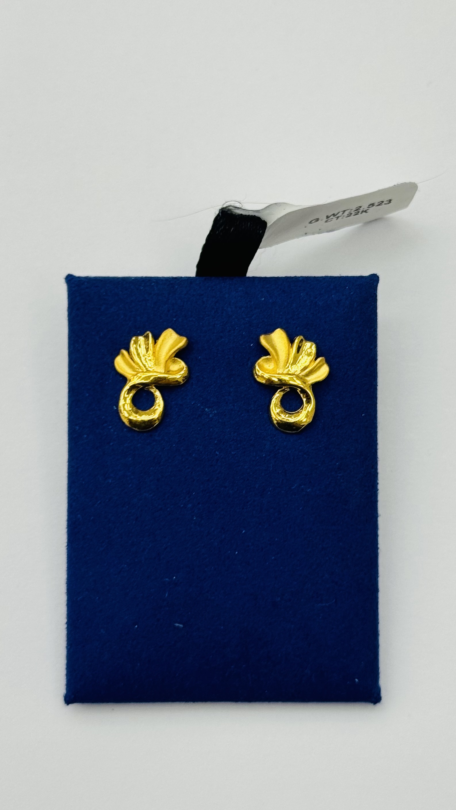 Women studs 2.52g