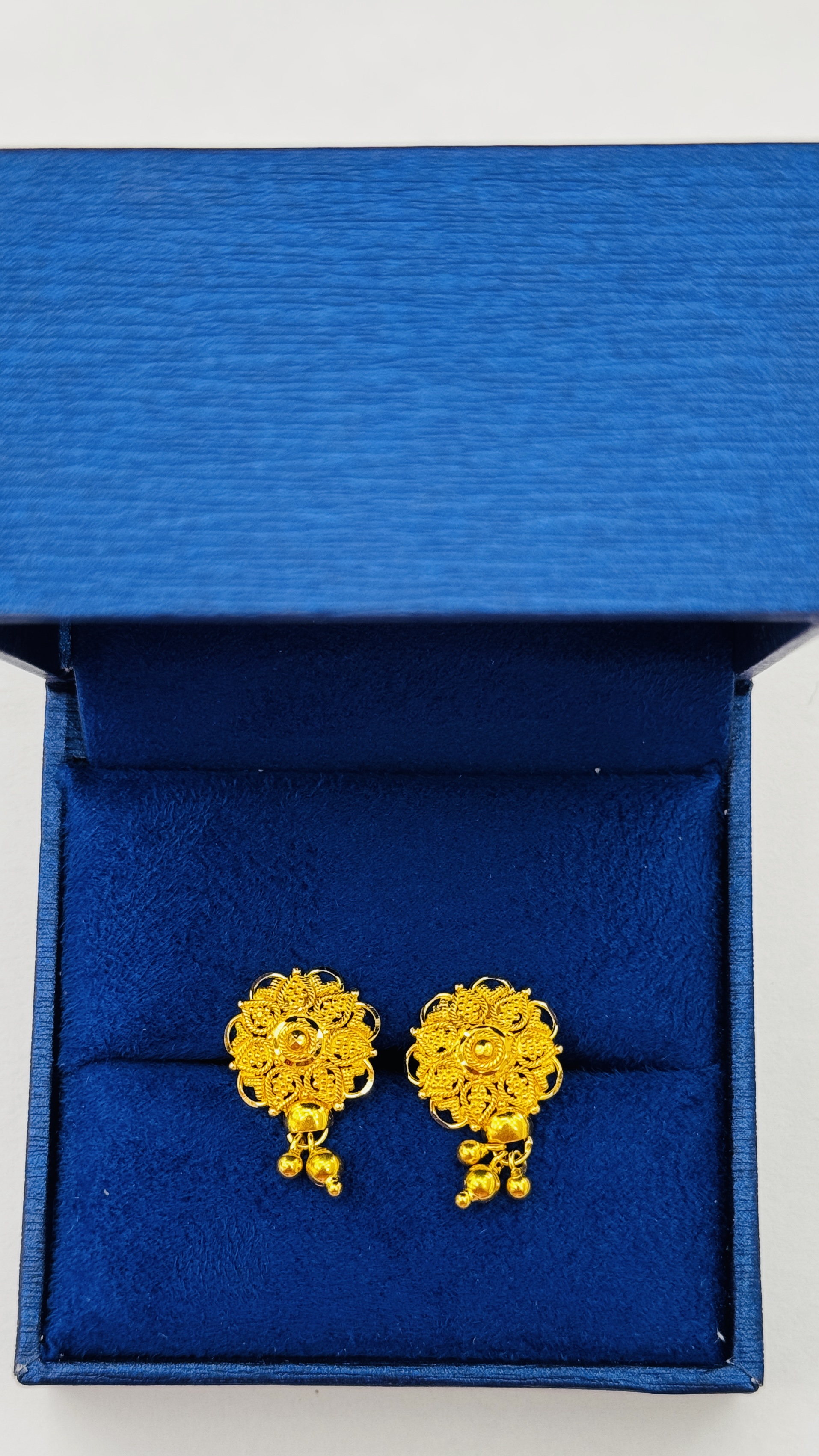 https://akirajewellery.com/product/Women%20Stud%203.76g