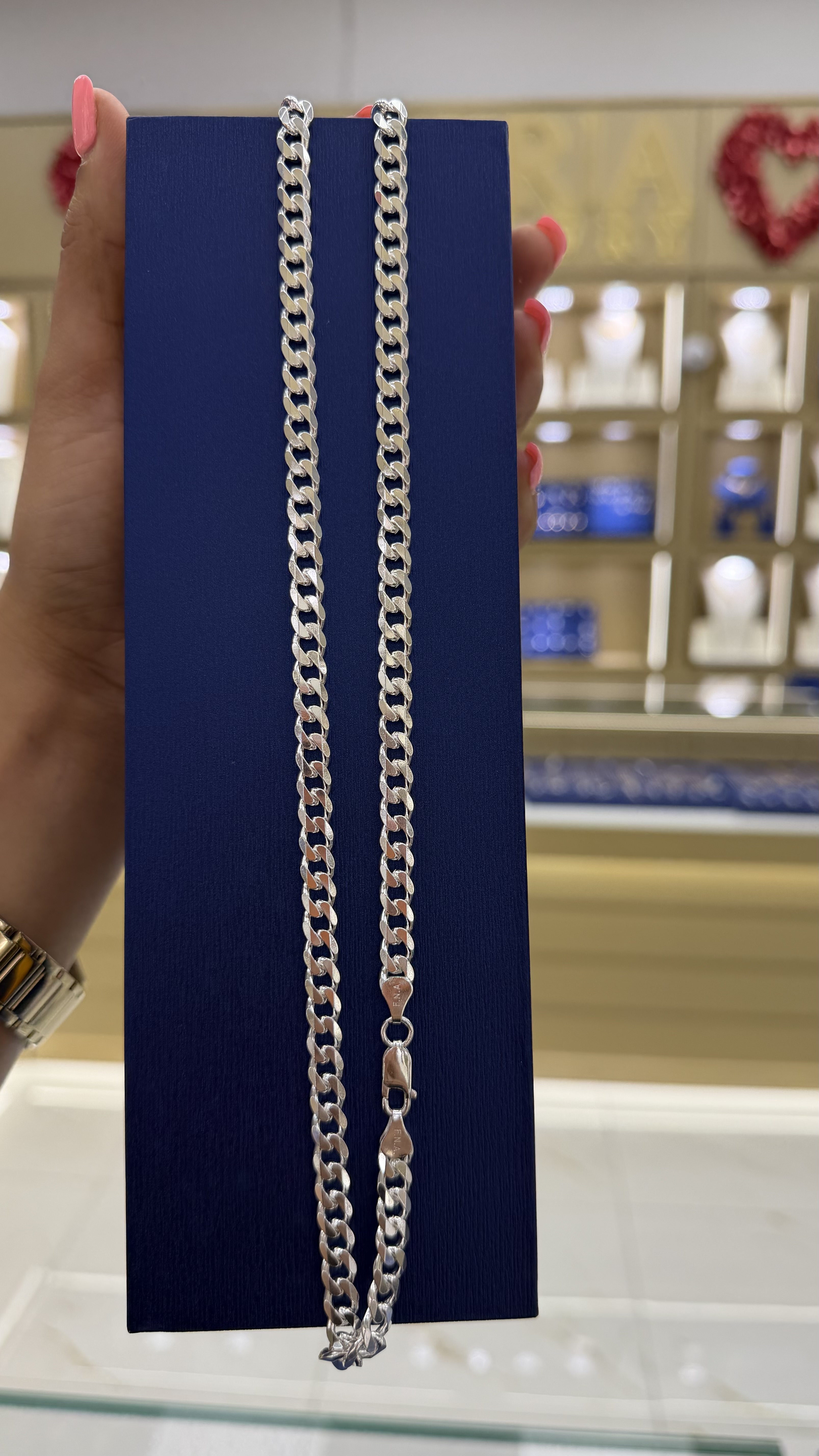 https://akirajewellery.com/product/MEN%20ICEOUT%20SILVER%20CHAIN%2041.34