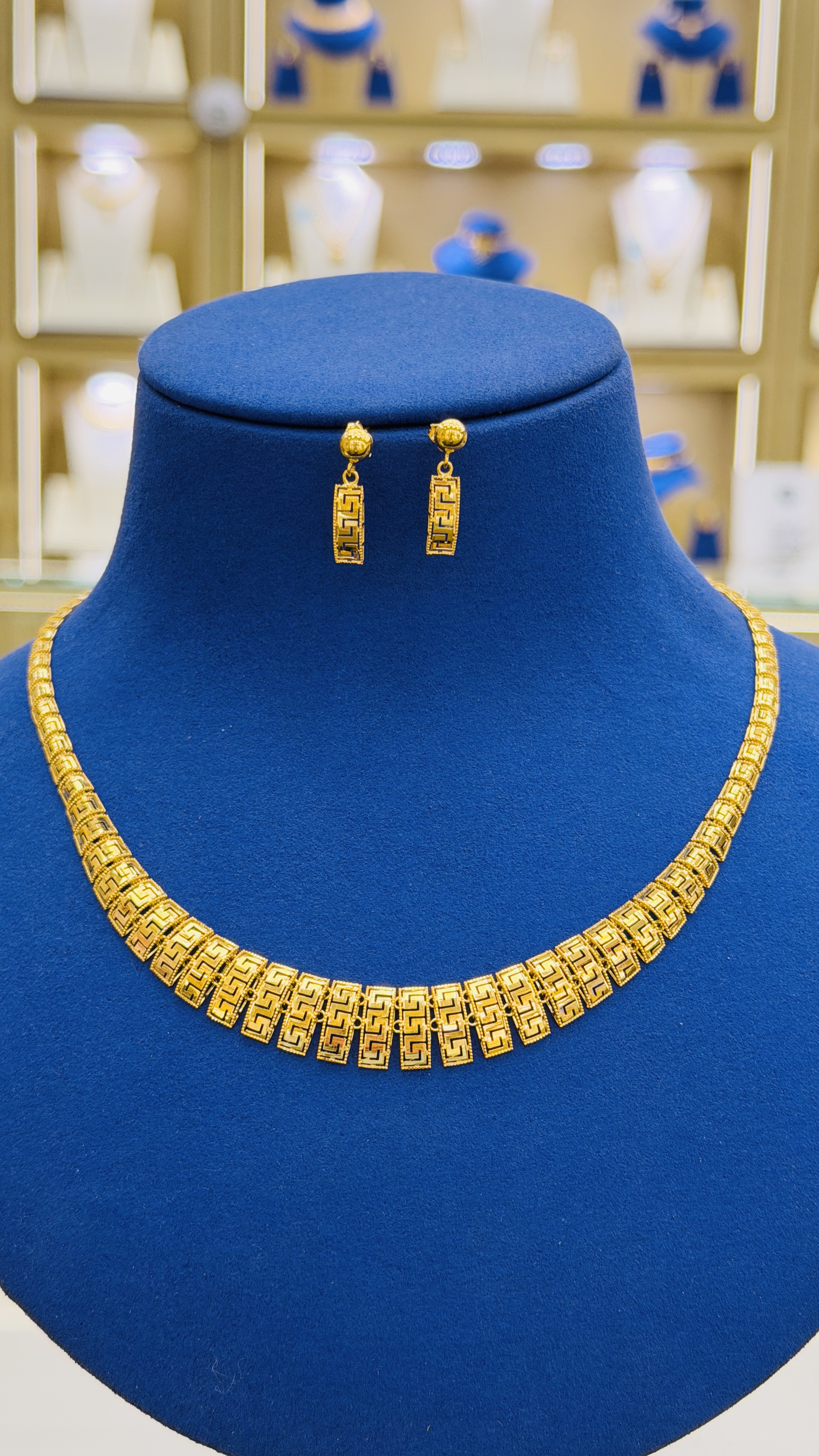 https://akirajewellery.com/product/Women%20necklace%2018.15