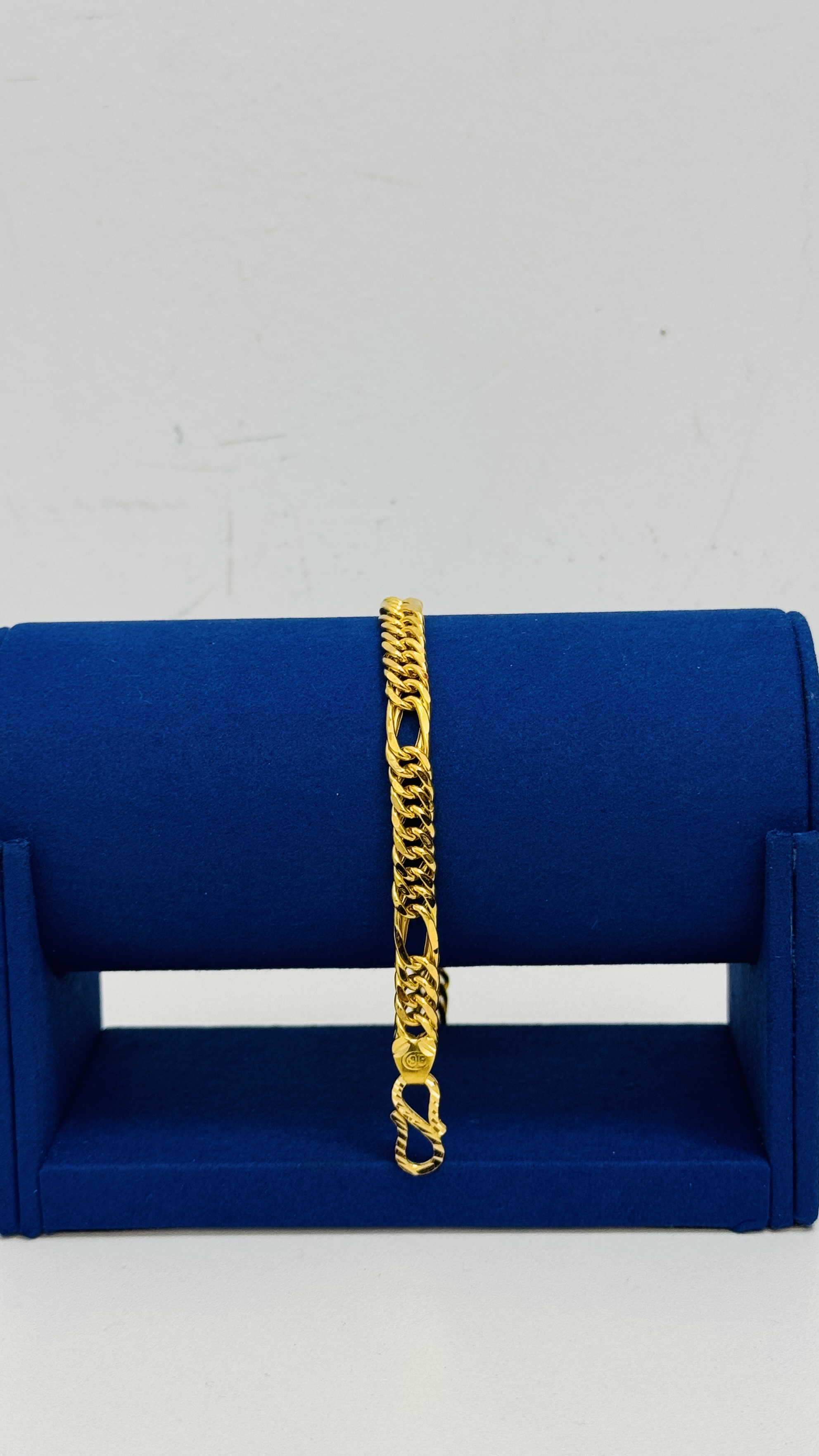 https://akirajewellery.com/product/Men%20Bracelet%2011.85g