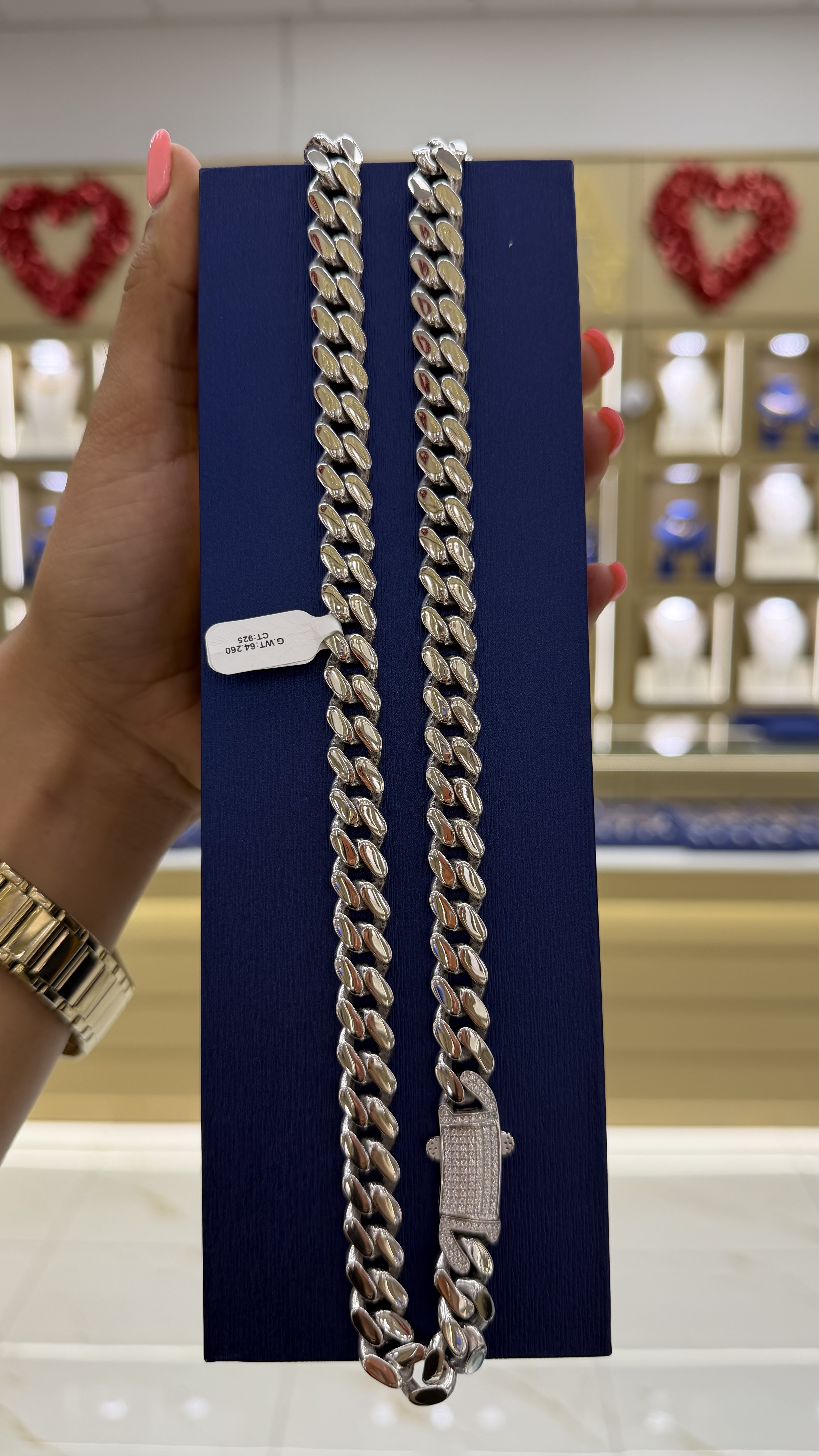 https://akirajewellery.com/product/MEN%20ICEOUT%20SILVER%20CHAIN%2064.26