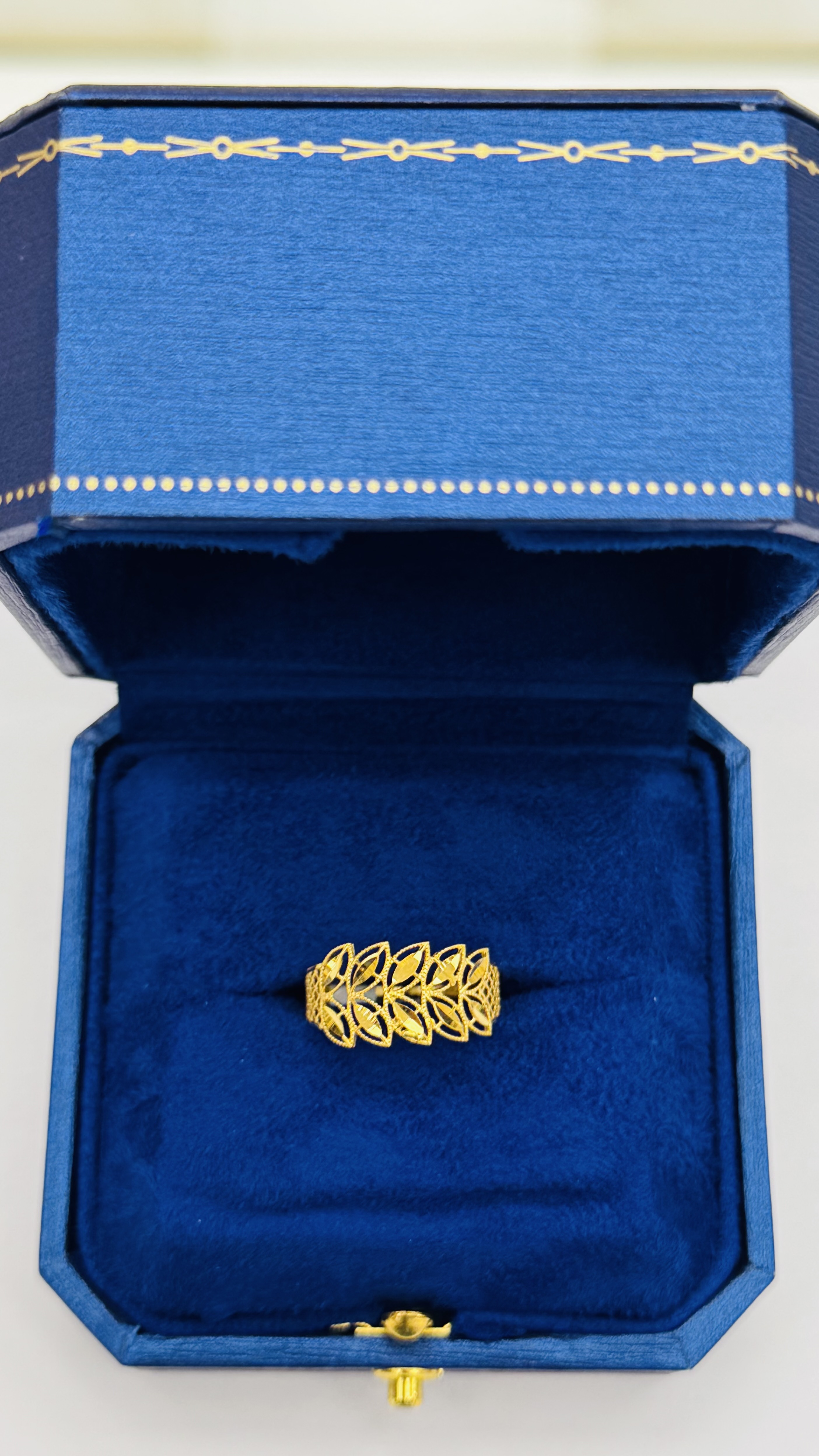 https://akirajewellery.com/product/Women%20ring%201.39