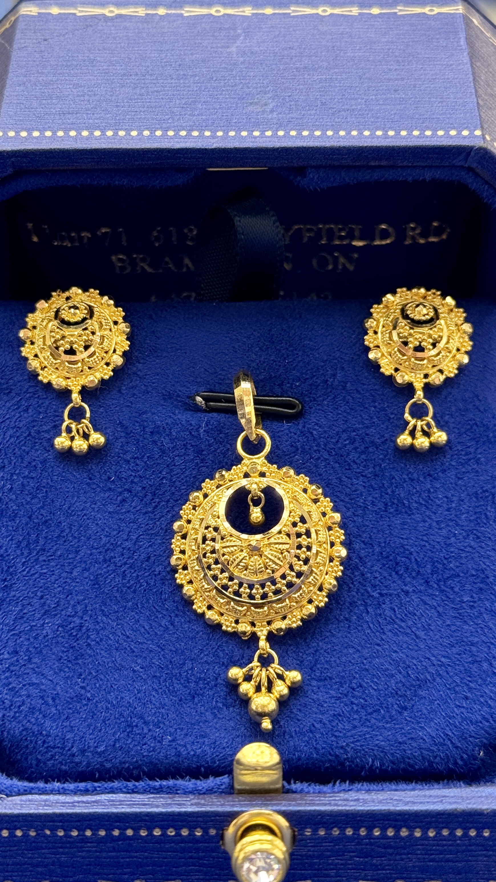 https://akirajewellery.com/product/Women%20pendant%20set%207.01g